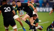 New Zealand's centre Sonny Bill Williams (C) runs with the ball during the Japan 2019 Rugby World Cup Pool B match between New Zealand and South Africa at the International Stadium Yokohama in Yokohama on September 21, 2019. (AFP / Odd ANDERSEN)