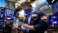 Traders work on the floor of the New York Stock Exchange (NYSE) in New York City, U.S., January 10, 2022. (REUTERS/Brendan McDermid)
