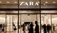 Shoppers walk past a Zara clothes store, part of the Spanish group Inditex, in Las Palmas de Gran Canaria, Spain, December 13, 2022. REUTERS/Borja Suarez/File Photo