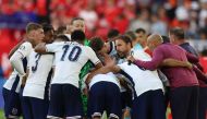 England's head coach Gareth Southgate (C) speaks to his team prior to the penalty shootout on July 6, 2024. (Photo by Adrian Dennis / AFP)