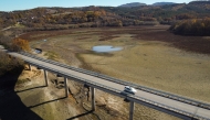 Photo used for demonstration purposes. A car rides by the dried Yovkovtsi dam, near the town of Elena, Central Bulgaria on November 08, 2024. Nine of 12 dams supplying water to localities in Bulgaria are 65% full, and the drought in summer is perduring now in the autumn. More than 240.000 people in a country of 6,5 million are facing regular water shortages. Photo by Nikolay DOYCHINOV / AFP.