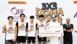 Qatar Basketball Federation President Mohammed bin Saad Al Mughaiseeb (second right) and FAME Sports Academy General Manager Engineer Ahmed Hamouda presented the medals to the winners.