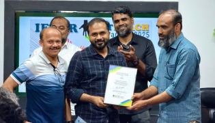 ITPN receiving memento from TK Sudheer.