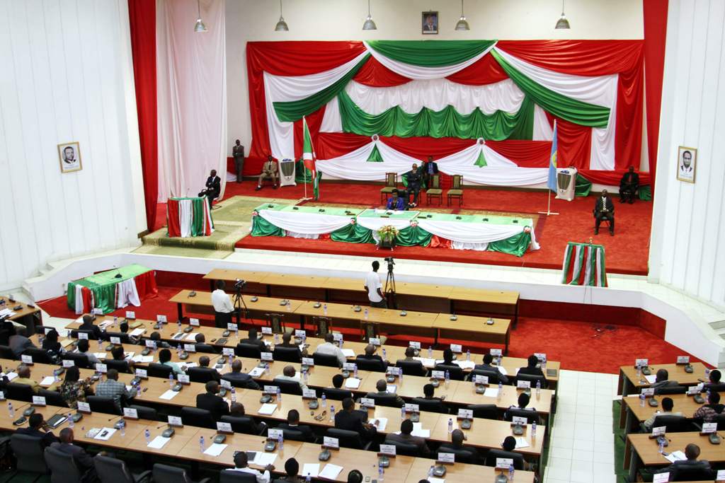 (FILES) This file photo taken on July 30, 2015 shows members of Burundi's National Assembly attending a parliament session in Bujumbura during the election of its executive members./ AFP / Landry NSHIMIYE