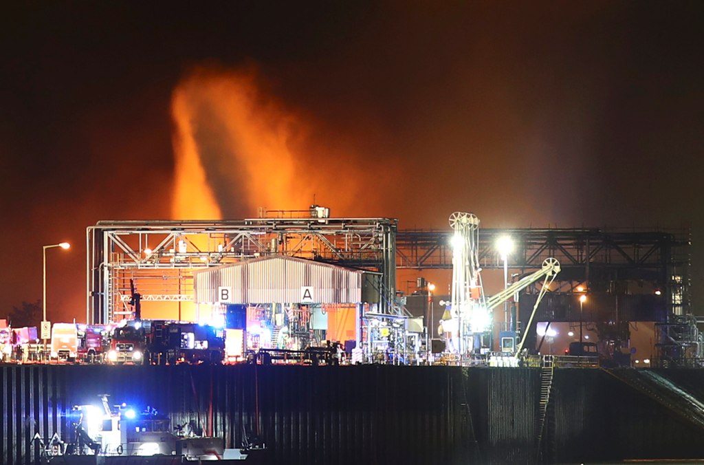 Firefighters try to extinguish fire at the factory of chemicals giant BASF in Ludwigshafen, Germany where several people had been injured following an explosion, October 17, 2016. REUTERS/Kai Pfaffenbach
