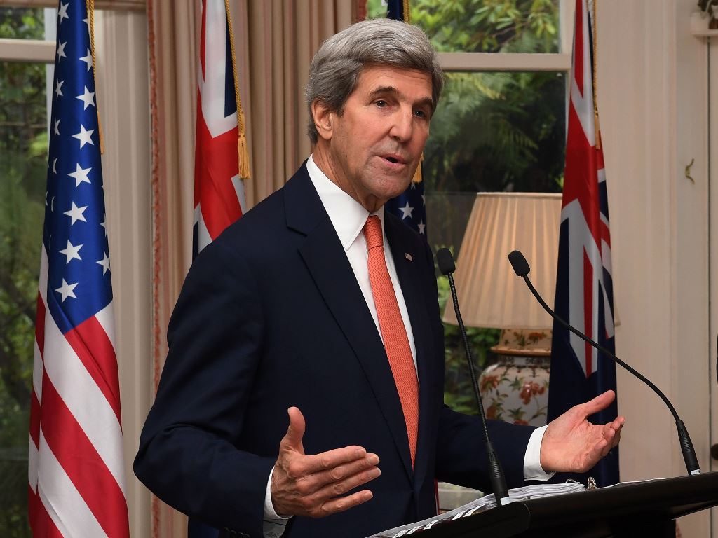 US Secretary of State John Kerry (L) gives a press conference with New Zealand Prime Minister John Key (R) at Premier House in Wellington, New Zealand on November 13, 2016. AFP / POOL / Mark RALSTON