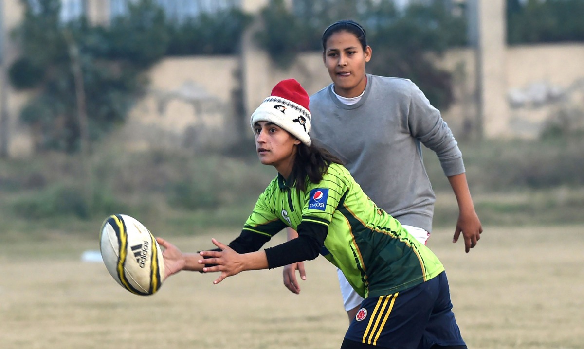 In this photograph taken on January 18, 2017, Pakistani rugby players take part in a practice session in Lahore. (AFP / ARIF ALI)