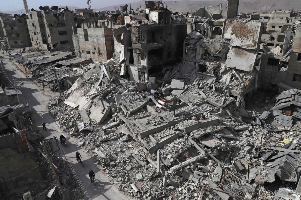 A general view shows several destroyed buildings in Douma, in the rebel enclave of Eastern Ghouta on the outskirts of Damascus on March 5, 2018. AFP / AMER ALMOHIBANY
