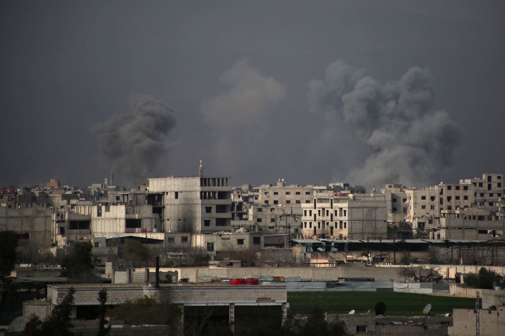 Smoke billows following Syrian government bombardment on the rebel-held besieged town of Harasta, in the Eastern Ghouta region on the outskirts of Damascus on March 10, 2018.  AFP / Ammar SULEIMAN
