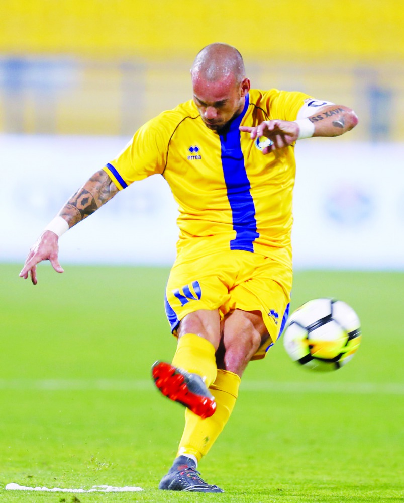 Al Gharafa's dutch star Wesley Sneijder shoots to score.