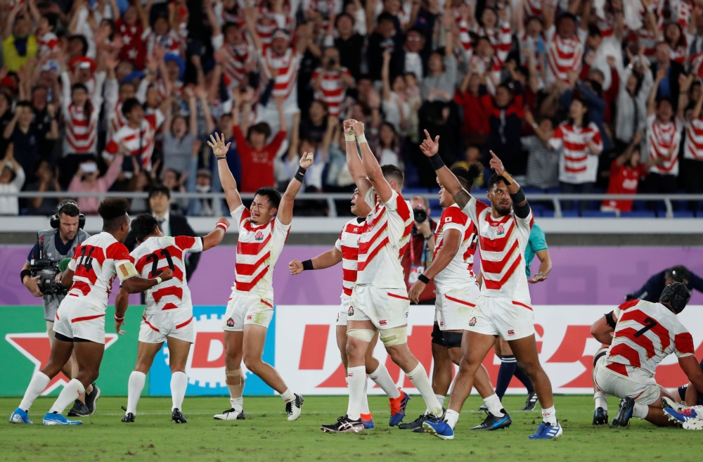 Japan's Kenki Fukuoka and team mates celebrate at the end of the match. (REUTERS/Matthew Childs)