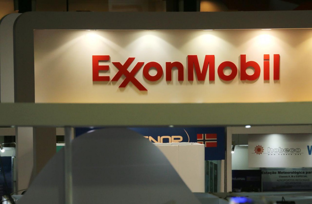  A logo of the Exxon Mobil Corp is seen at the Rio Oil and Gas Expo and Conference in Rio de Janeiro, Brazil September 24, 2018. Reuters/Sergio Moraes
