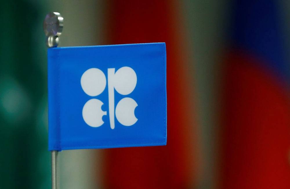 FILE PHOTO:  A flag with the OPEC logo is seen during a meeting of OPEC and non-OPEC producing countries in Vienna, Austria, September 22, 2017. Reuters / Leonhard Foeger