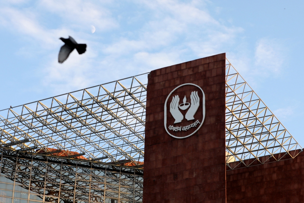 A bird flies past a logo of Life Insurance Corporation of India (LIC) at one of its offices in New Delhi, India September 14, 2021. Reuters/Anushree Fadnavis/File Photo