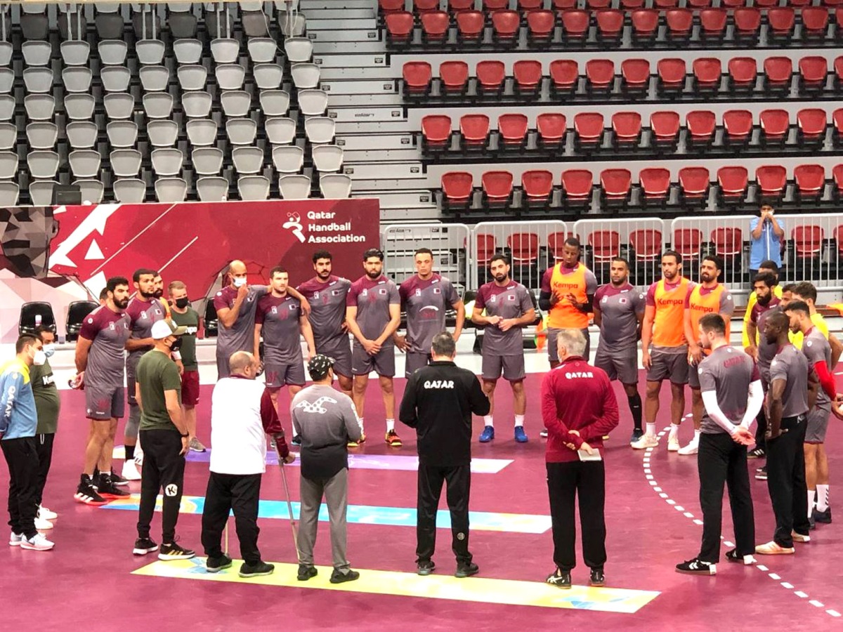 Qatar handball players and officials.