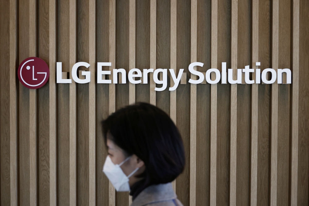 An employee walks past the logo of LG Energy Solution at its office building in Seoul, South Korea, November 23, 2021. Picture taken November 23, 2021. REUTERS/Kim Hong-Ji