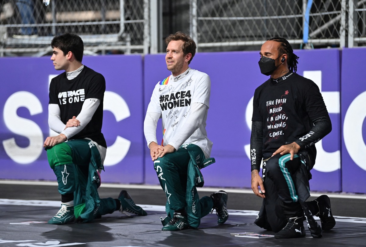 FILE PHOTO: Aston Martin's Sebastian Vettel and Mercedes' Lewis Hamilton take the knee before the race Pool via REUTERS/Andrej Isakovic/File Photo
