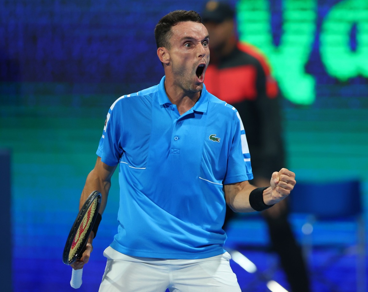 Roberto Bautista Agut celebrates after defeating Andy Murray.