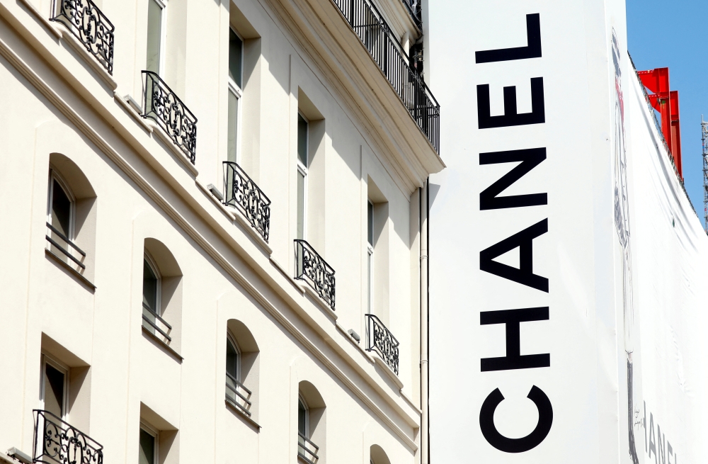 The logo of fashion house Chanel is seen on a store in Paris, France, June 18, 2020. REUTERS/Charles Platiau/File Photo