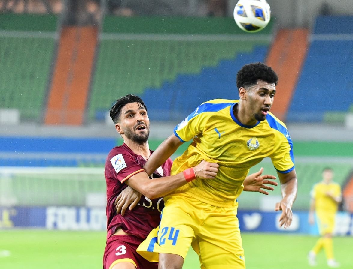 Al Gharafa's Homam Ahmed vies for the ball with Foolad's S. Ansari during yesterday's match.