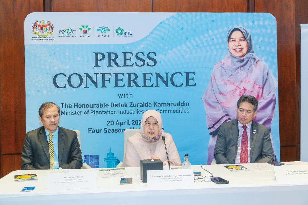 Malaysian Minister of Plantation Industries and Commodities H E Datuk Hajah Zuraida Kamaruddin (centre), with Deputy Secretary-General of the Ministry of Plantation Industries and Commodities Mad Zaidi bin Mohd Karli, and Malaysian Ambassador to Qatar H E Zamshari Shaharan, during the press conference.  