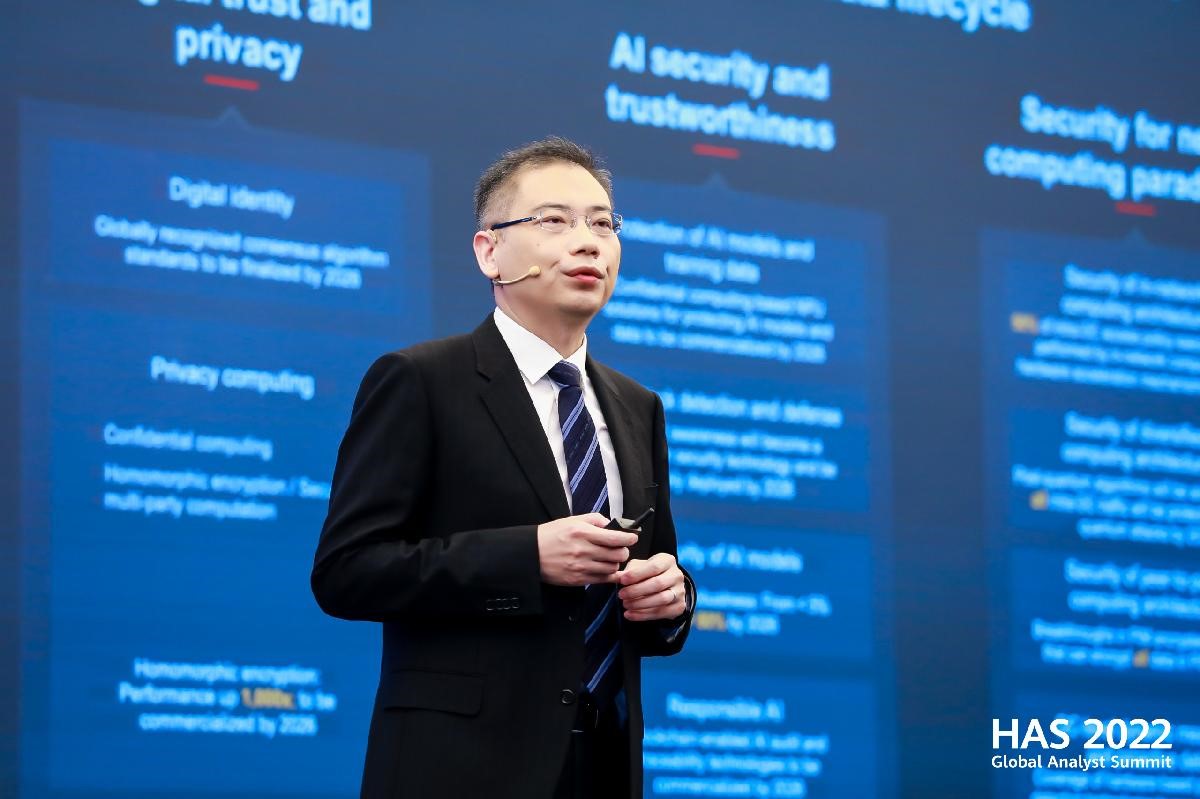 Jiang Tao, Vice President of Huawei Computing Product Line speaking during the event.