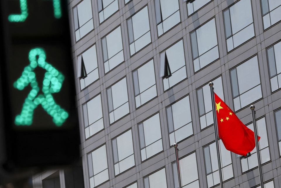 A Chinese national flag flutters outside the China Securities Regulatory Commission building on the Financial Street in Beijing, China, July 9, 2021. (REUTERS/Tingshu Wang)

