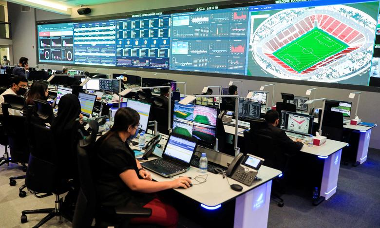 FILE PHOTO: Employees work in Command and Control Centre for the FIFA World Cup Qatar at Aspire Zone in Doha, Qatar December 16, 2021. REUTERS/Amr Abdallah Dalsh