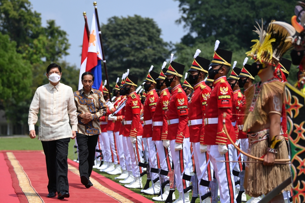 Indonesian President Joko Widodo walks with Philippine President Ferdinand 