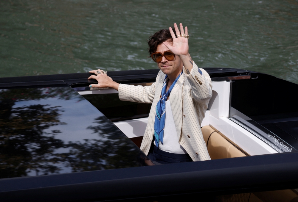 Harry Styles arrives at the 79th Venice Film Festival in Venice, Italy, September 5, 2022. (REUTERS/Guglielmo Mangiapane)