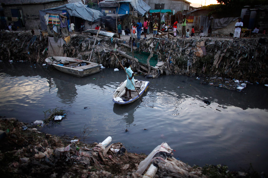 File Photo: A resident crosses a drain, which leads into the sea at downtown Port-au-Prince, Haiti. (Reuters/Eduardo Muñoz) 