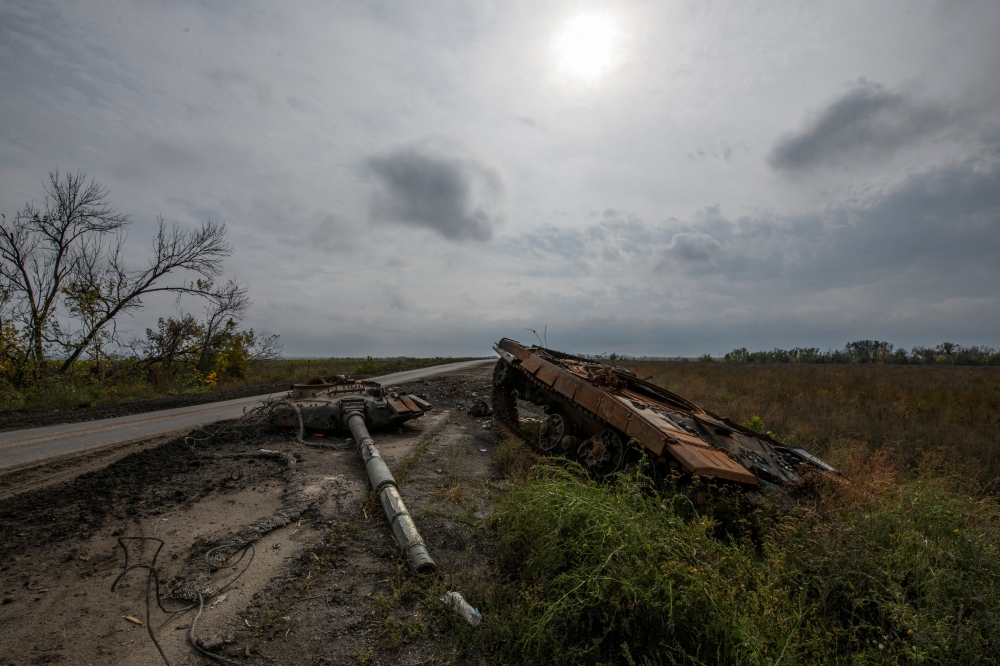 A destroyed Russian tank is seen on a road, amid Russia's attack on Ukraine, in Kharkiv region, Ukraine October 2, 2022. Reuters/Vladyslav Musiienko