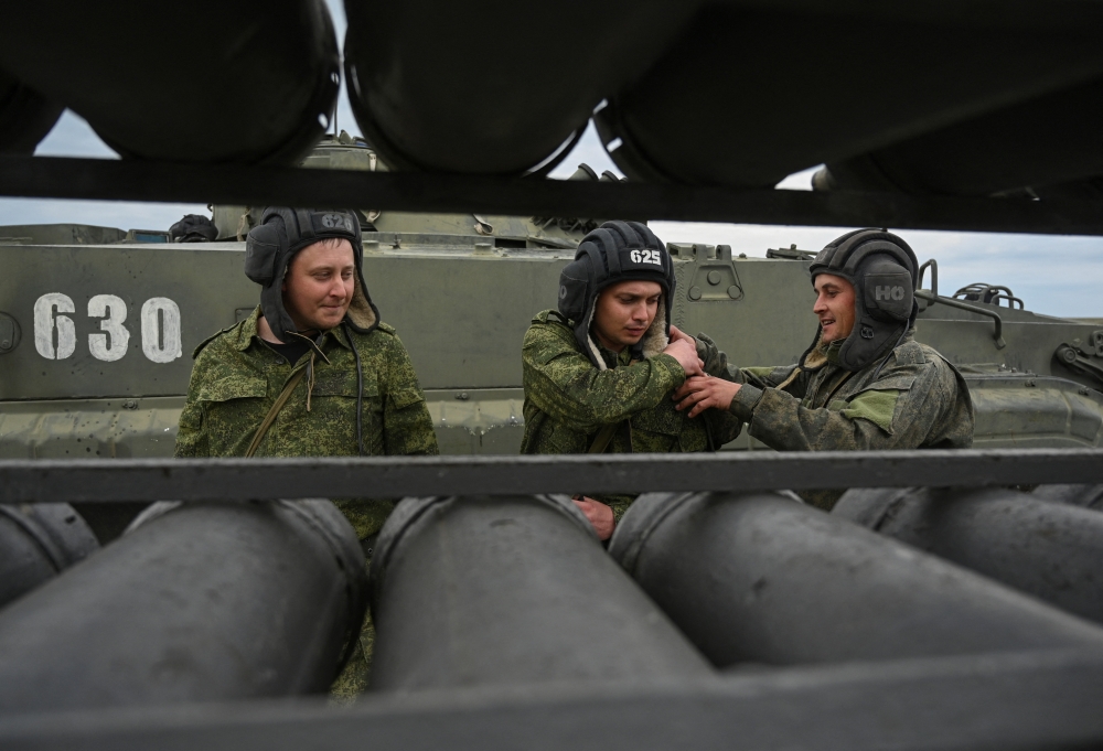 Newly-mobilised reservists take part in a training on a range in Rostov region, Russia, October 4, 2022. (REUTERS/Sergey Pivovarov)