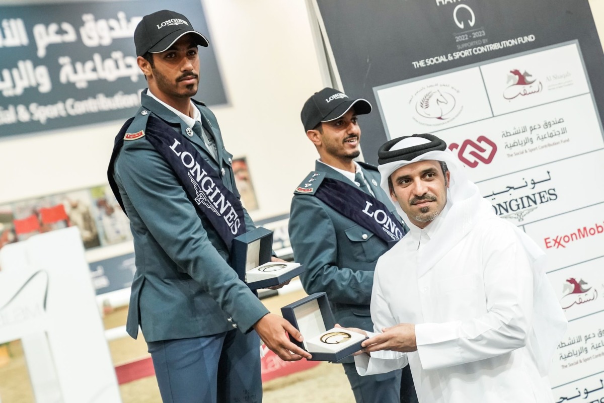  Qatar Equestrian Federation and the Modern Pentathlon President Bader Mohammed Al Darwish  present's the Medium Tour winner's trophy to Ghanim Nasser Al Qadi.