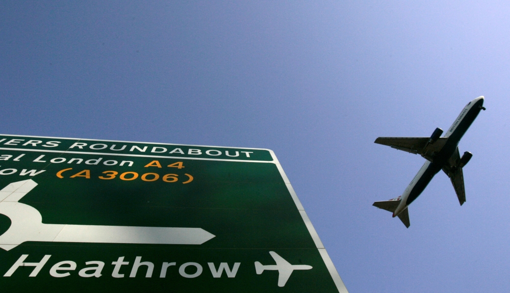 A British Airways passenger plane prepares to land at Terminal 5 at Heathrow Airport in London, Britain, March 28, 2008. REUTERS/Luke MacGregor/File Photo