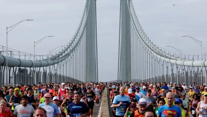 General view as runners cross the Verrazzano-Narrows Bridge during the TCS New York City Marathon in New York, United States, November 6, 2022. (REUTERS/Brendan Mcdermid)