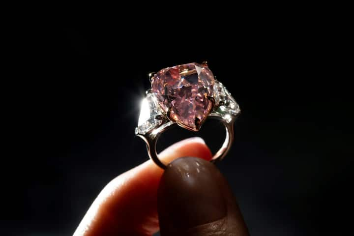 At 18.18 carats, the gem is the largest pear-shaped 'fancy vivid pink' diamond ever sold under the hammer. (AFP/Fabrice Coffrini)