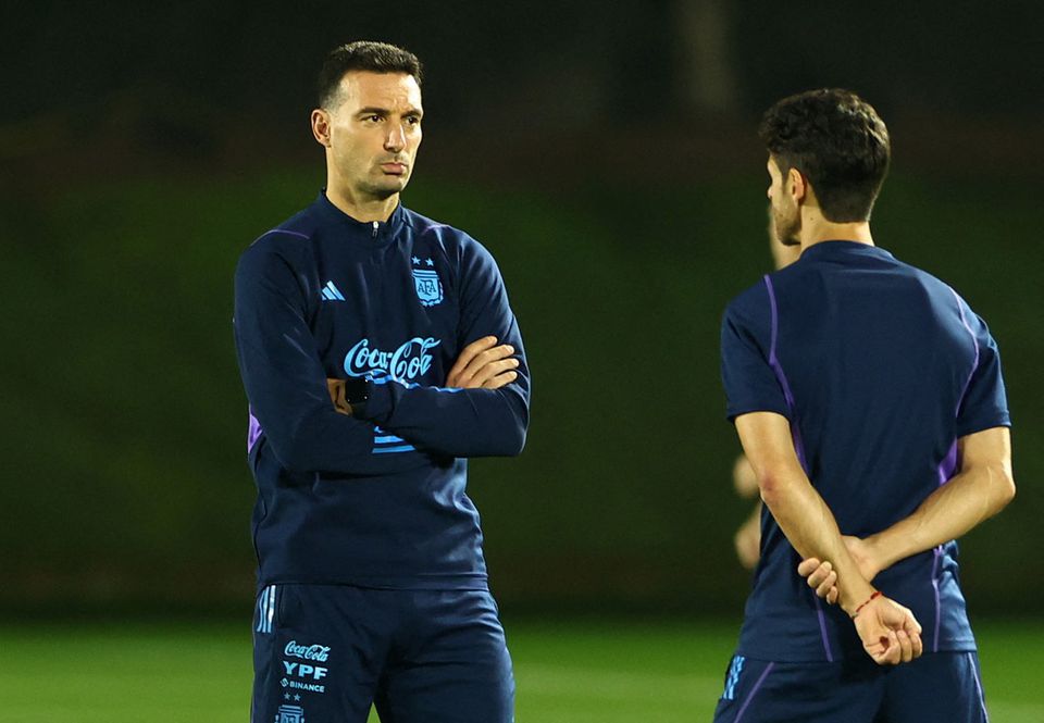 Argentina coach Lionel Scaloni during a FIFA World Cup Qatar 2022 training at the Qatar University Training Site 3, Doha, Qatar, on December 5, 2022.  REUTERS/Bernadett Szabo