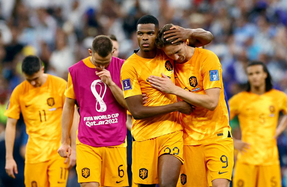 December 10, 2022 Netherlands' Denzel Dumfries and Luuk de Jong look dejected after being eliminated from the World Cup REUTERS/Bernadett Szabo