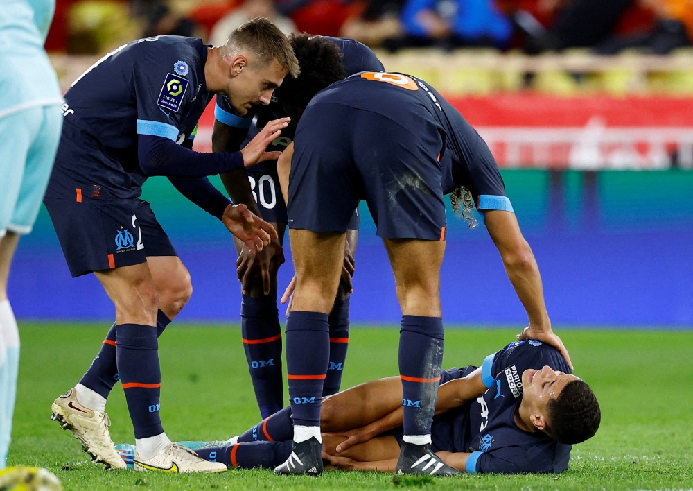 Amine Harit reacts after sustaining an injury during Ligue 1 (AS Monaco v Olympique de Marseille) at Stade Louis II, Monaco, November 13, 2022. (REUTERS/Eric Gaillard)