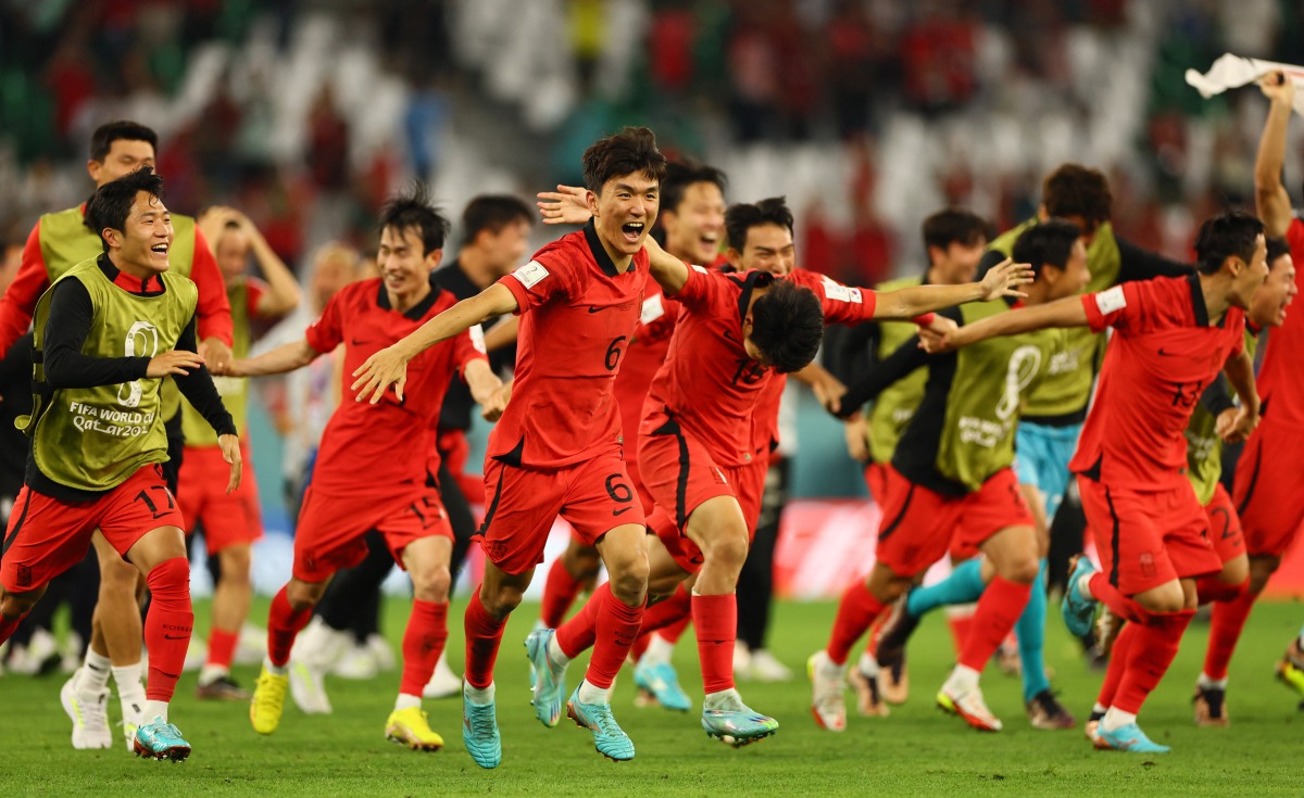 South Korea’s Hwang In-beom celebrates with teammates after South Korea qualified for the knockout stages. REUTERS