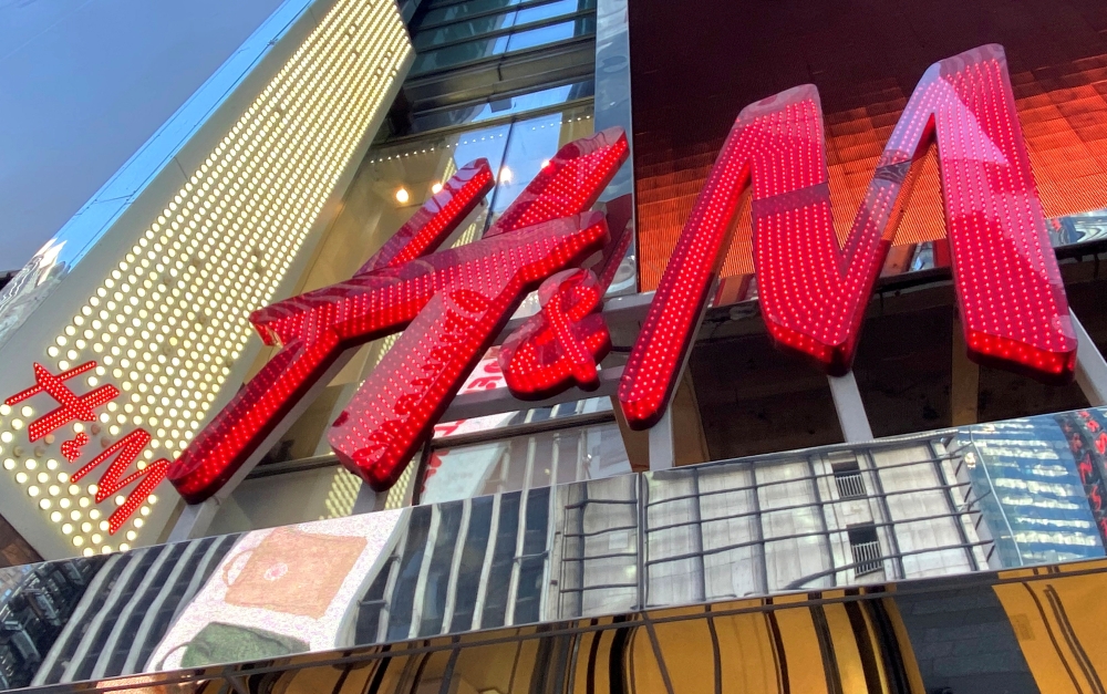 The H&M clothing store is seen in Times Square in Manhattan, New York, U.S., November 15, 2019. REUTERS/Mike Segar/File Photo