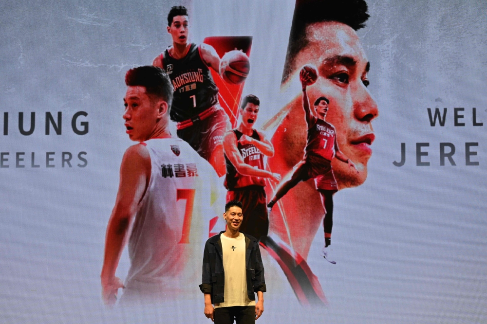 Jeremy Lin, former NBA basketball player, poses for photographs after joining Taiwan P. LEAGUE+ Kaohsiung 17LIVE Steelers basketball team during a press conference in Kaohsiung on February 8, 2023. (Photo by Sam Yeh / AFP)