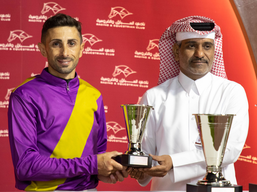 Al Uqda Complex Manager Abdulaziz Jassim Al Boenain presents the trophy to Alberto Sanna. Pictures: Juhaim/QREC