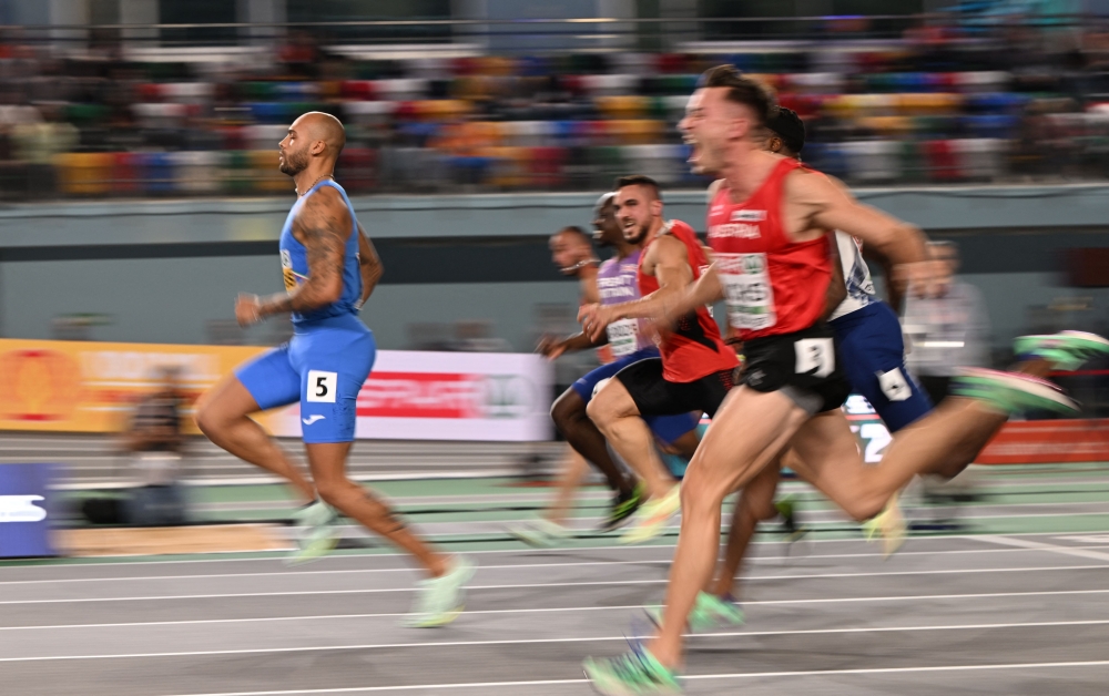 Italy's Lamont Marcell Jacobs (left) runs ahead of the field as he competes in the semi-finals of the men's 60 metres during The European Indoor Athletics Championships at The Atakoy Athletics Arena in Istanbul on March 4, 2023. (Photo by OZAN KOSE / AFP)
 