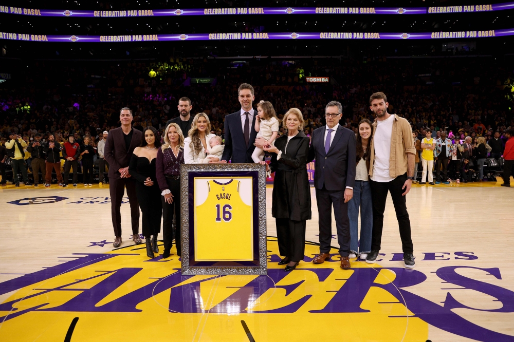 Pau Gasol #16 of the Los Angeles Lakers and family pose for a picture during his jersey retirement ceremony at halftime in the game between the Memphis Grizzlies and the Los Angeles Lakers at Crypto.com Arena on March 07, 2023 in Los Angeles, California. Harry How / AFP
