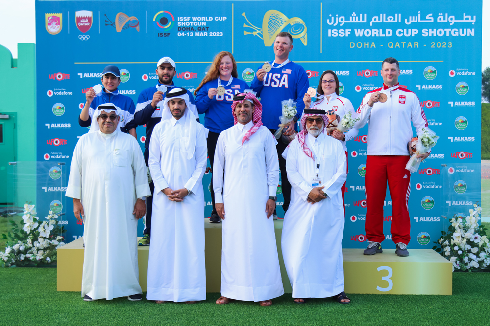 Qatar Shooting & Archery Association (QSAA) President Mishaal Ibrahim Al Nasr, QSAA Executive Director Jassim Shaheen Al Sulaiti, Chairman of the Technical Committee Abdullah Ali Al Hammadi and an official pose for a photograph with the podium winners of the mixed team trap event. 