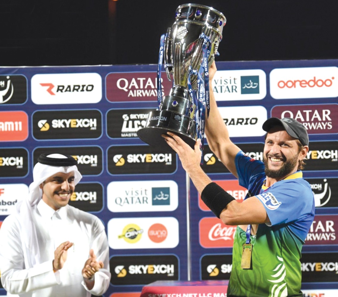 Qatar Cricket Association President Sheikh Abdulaziz bin Saud bin Abdulrahman Al Thani with victorious Asia Lions captain Shahid Afridi.