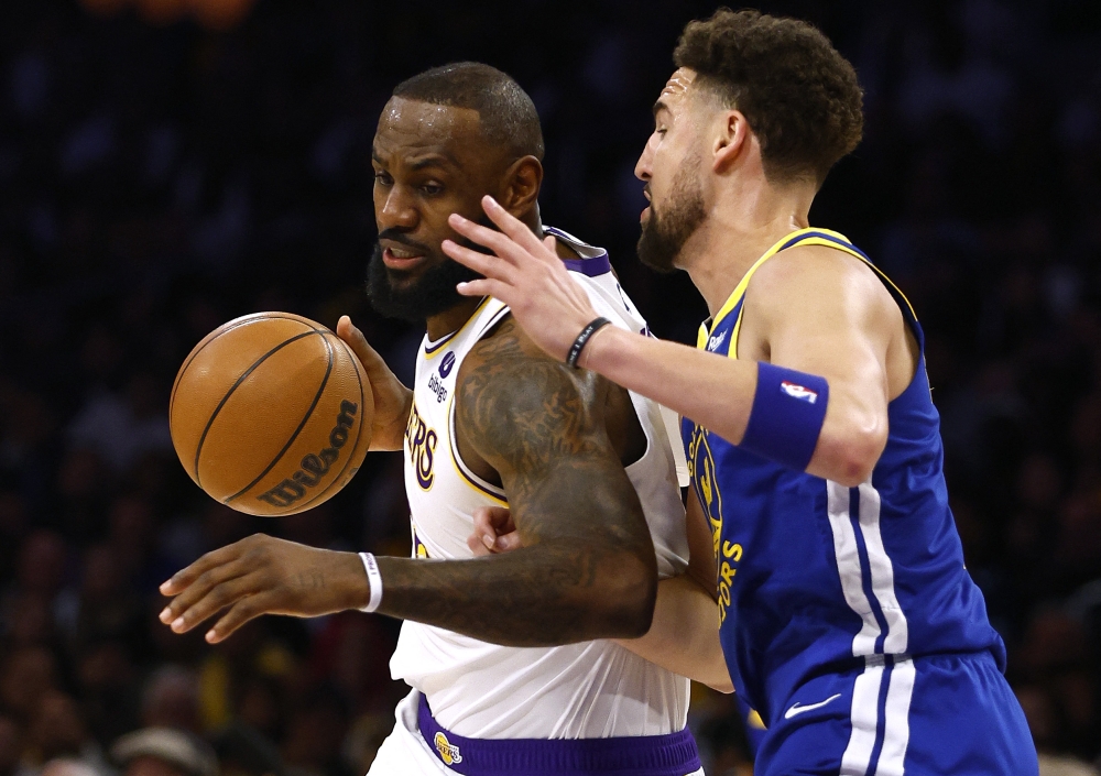 LeBron James #6 of the Los Angeles Lakers drives to the basket on Klay Thompson #11 of the Golden State Warriors during the first half in game three of the Western Conference Semifinal Playoffs at Crypto.com Arena on May 06, 2023 in Los Angeles, California. Photo by RONALD MARTINEZ / GETTY IMAGES NORTH AMERICA / Getty Images via AFP