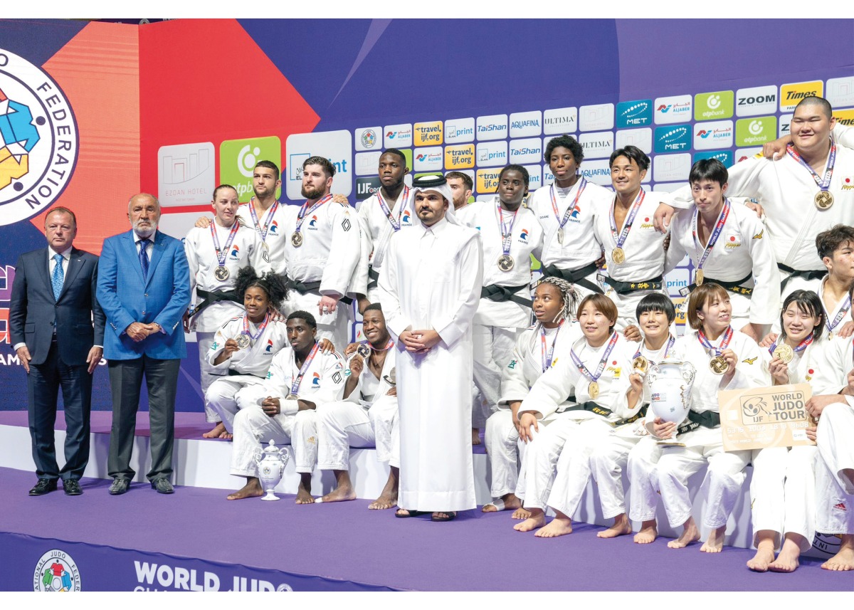 Qatar Olympic Committee President and Chairman of the IJF World Judo Championships – Doha 2023 Organising Committee H E Sheikh Joaan bin Hamad Al Thani poses for a photograph with the French and Japanese teams.  